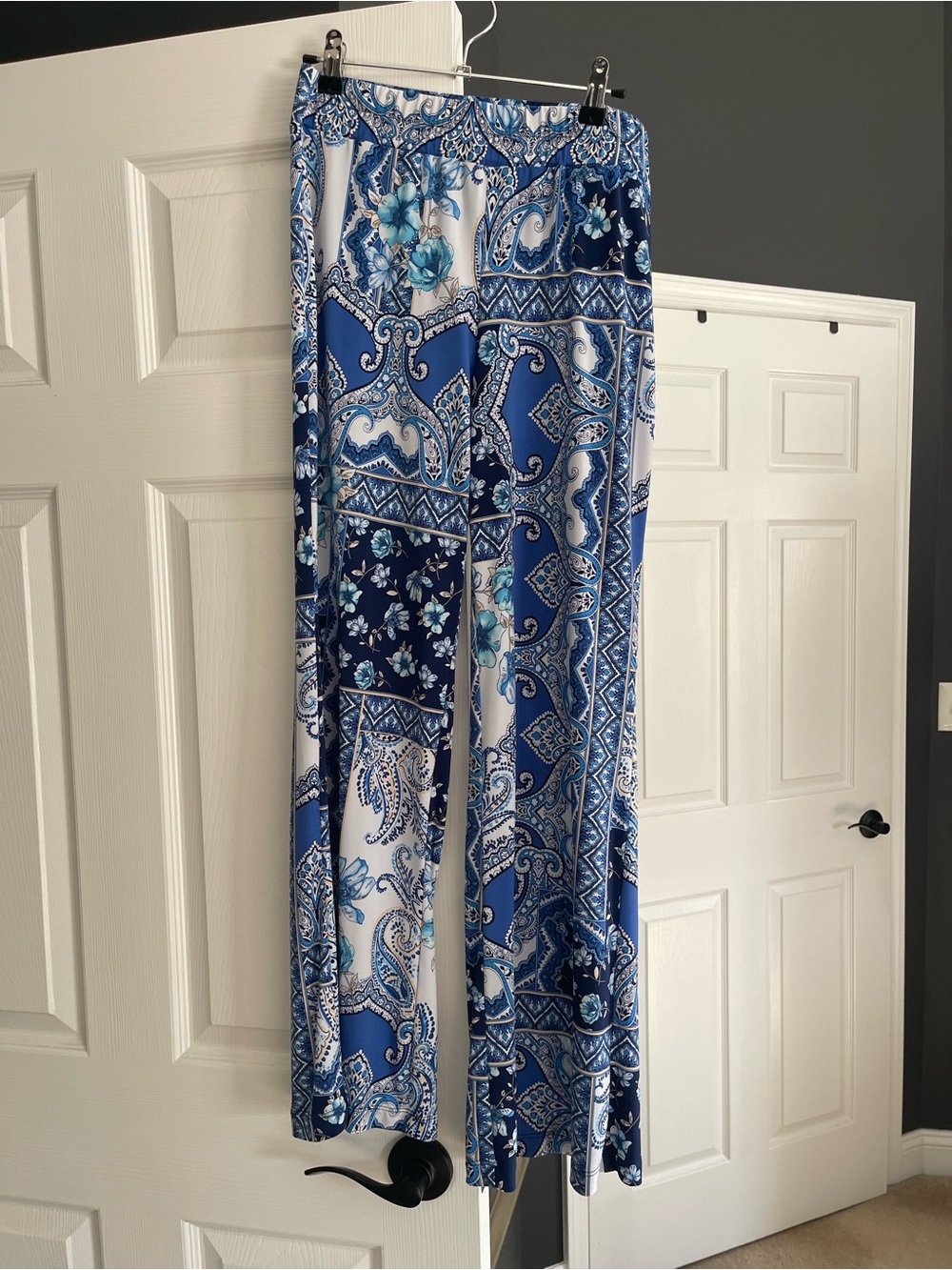Boston Proper Blue Paisley Women's Pants